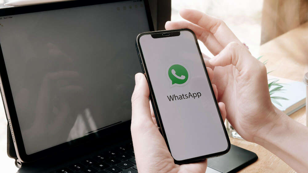Bouton WhatsApp invitant à contacter Reserve Go pour des réservations d'activités.